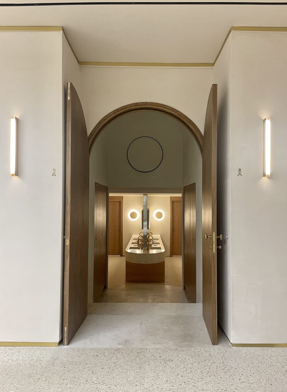 Body treatments, body wraps, body scrubs, facials, 6 treatment rooms