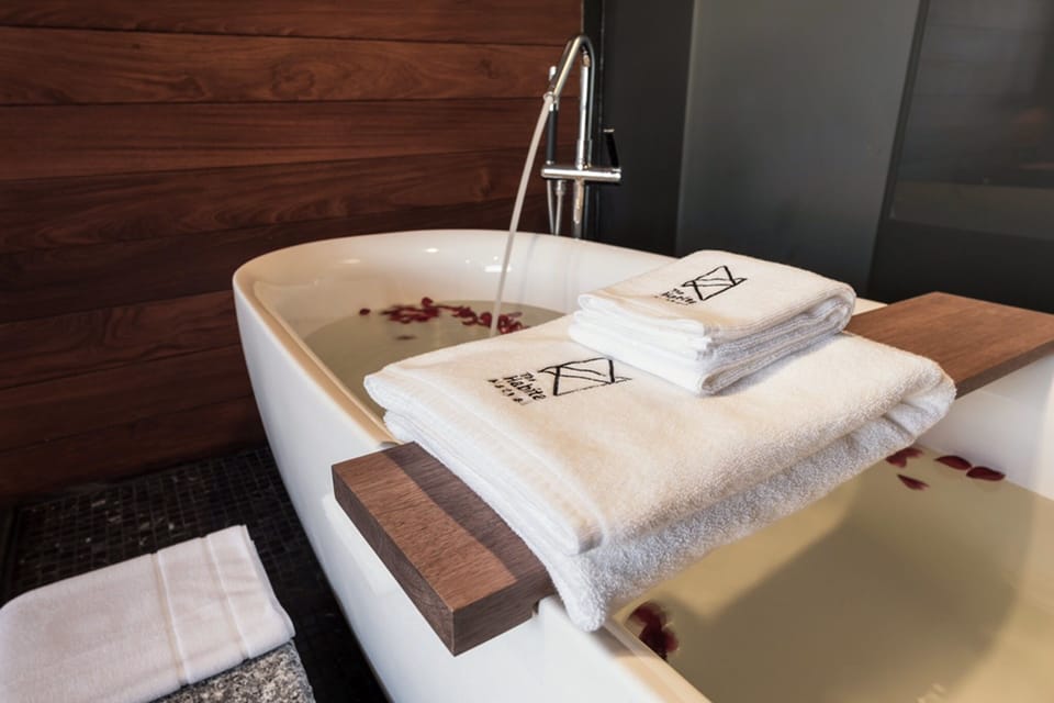 The Habita Suite | Jetted tub
