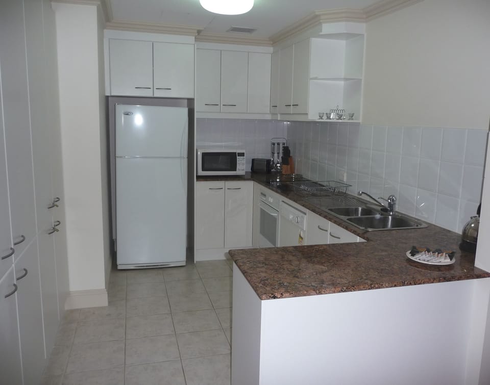 2 Bedroom 2 Bathroom Apartment | Private kitchen | Fridge, microwave, oven, stovetop