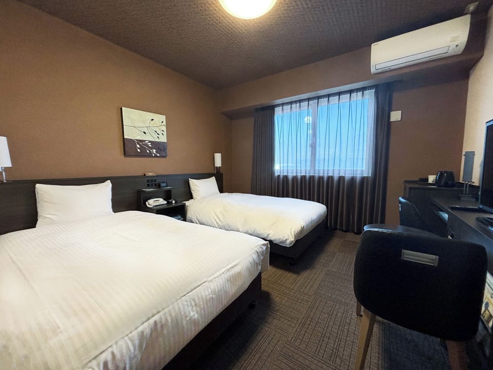 Twin Room, Non Smoking | Desk, WiFi (free), bed sheets