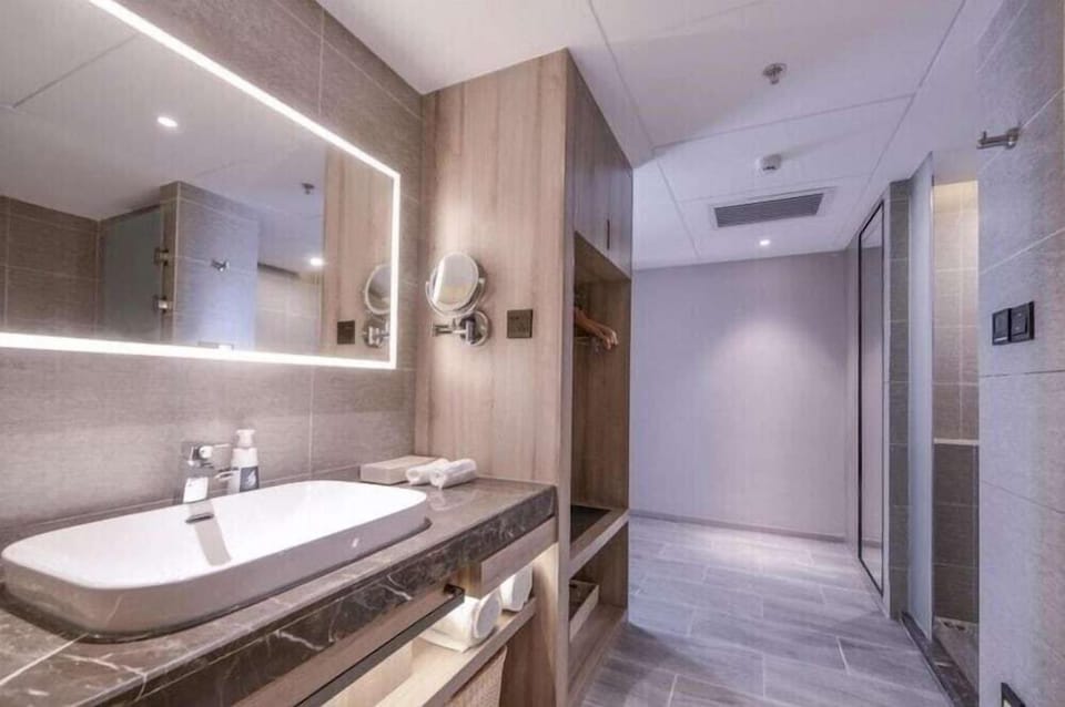 Shower, free toiletries, slippers