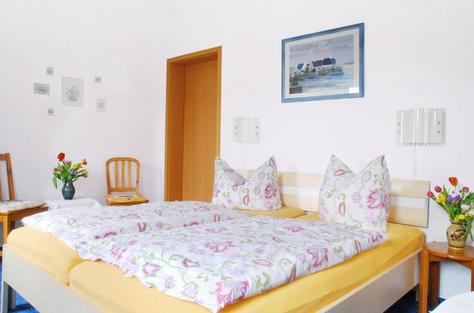 Double Room | Desk, soundproofing, iron/ironing board, rollaway beds