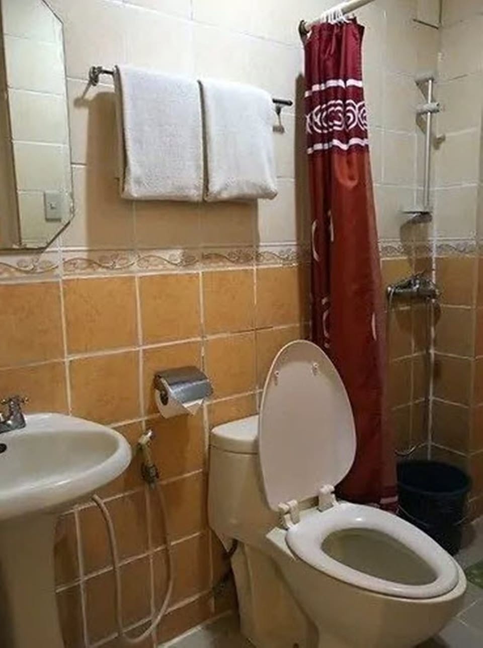Superior Room | Bathroom | Shower, free toiletries, towels