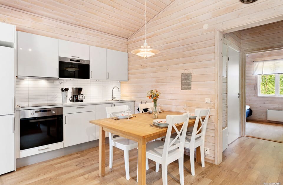 Standard Cottage (Excluding Towels, Sheets, Cleaning) | Private kitchen | Fridge, microwave, stovetop, coffee/tea maker