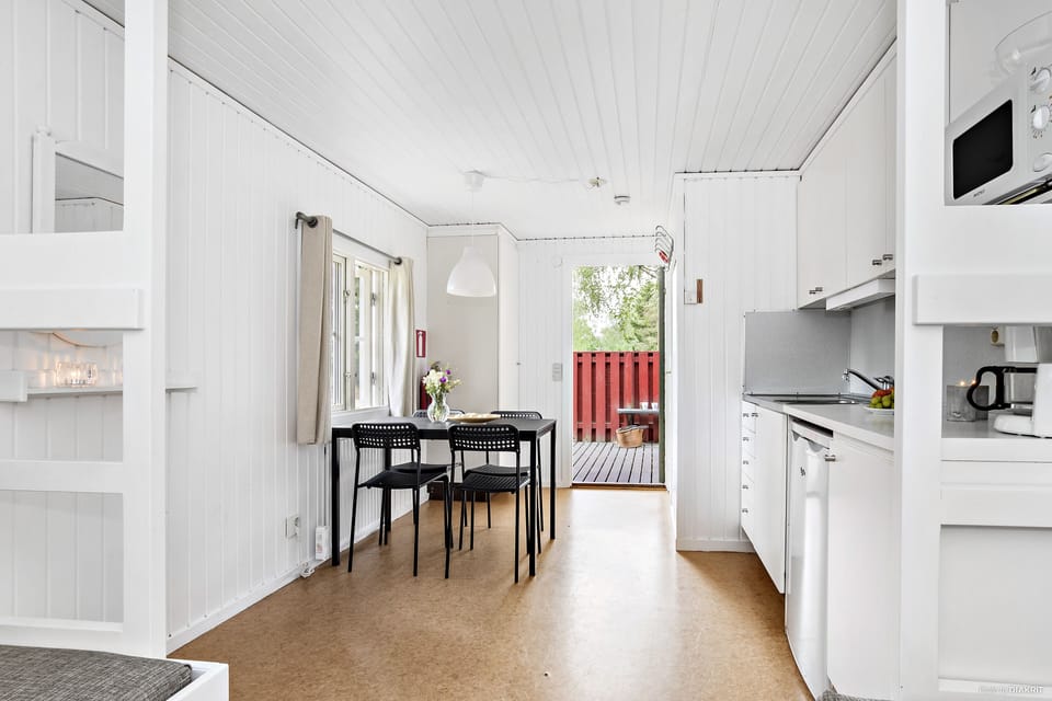 Mobile Home, 1 Bedroom (Excluding Towels, Sheets, Cleaning) | Private kitchenette | Coffee/tea maker, fridge, stovetop, cookware/dishes/utensils