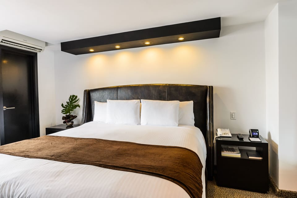 Premium bedding, in-room safe, desk, blackout drapes