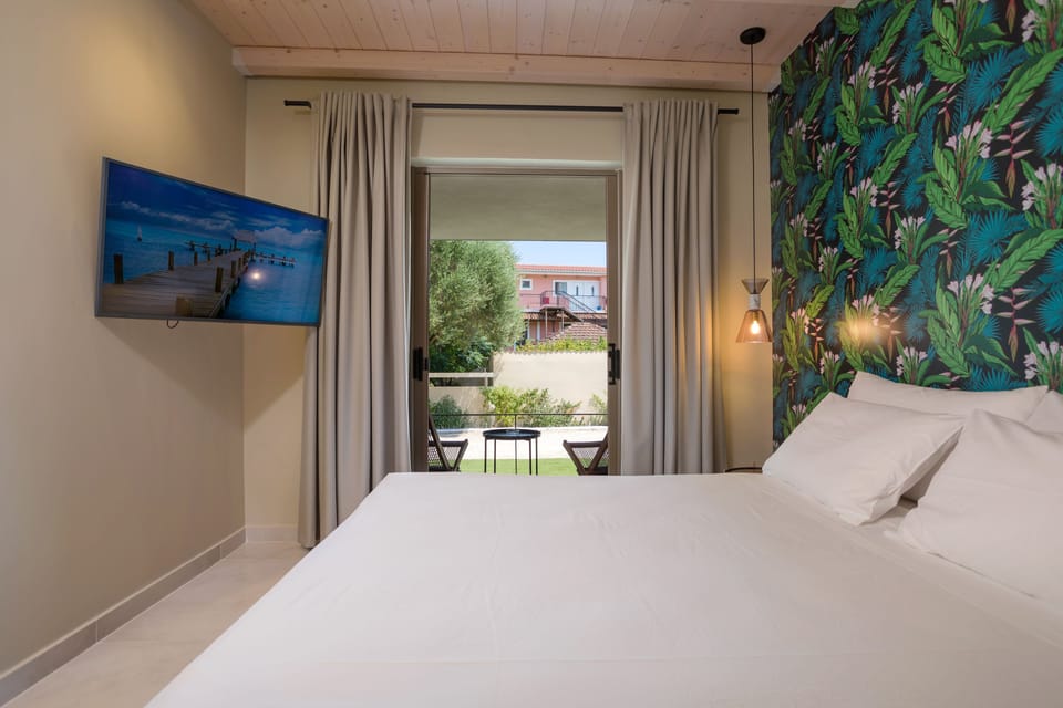 Premium Double Room | Minibar, in-room safe, blackout drapes, iron/ironing board