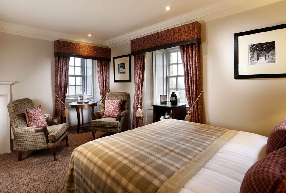 Deluxe Double Room (Feature) | Hypo-allergenic bedding, desk, laptop workspace, iron/ironing board