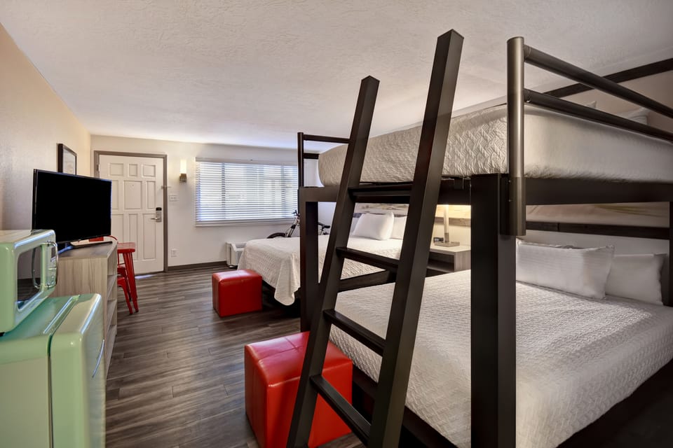 Double Room, Multiple Beds, Non Smoking, Refrigerator & Microwave | Premium bedding, iron/ironing board, free rollaway beds, free WiFi