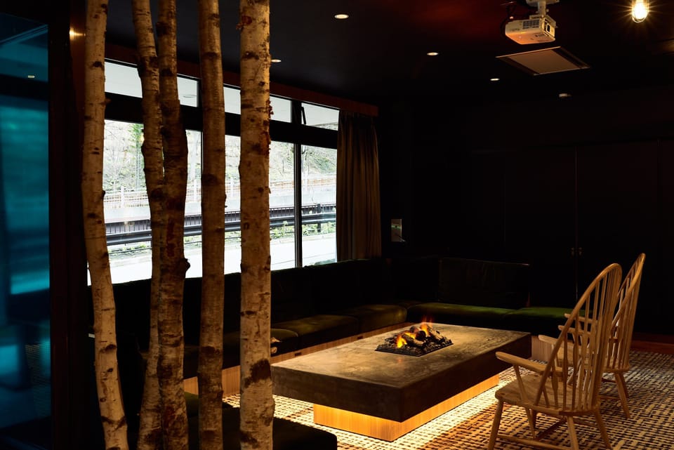 Lobby lounge