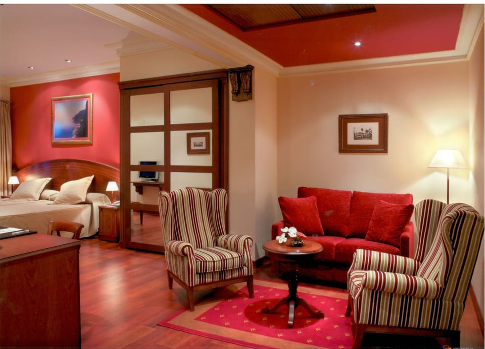 Deluxe Double or Twin Room, River View | In-room safe, desk, free WiFi, bed sheets