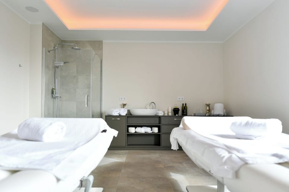 Couples treatment rooms, sauna, steam room, Turkish bath