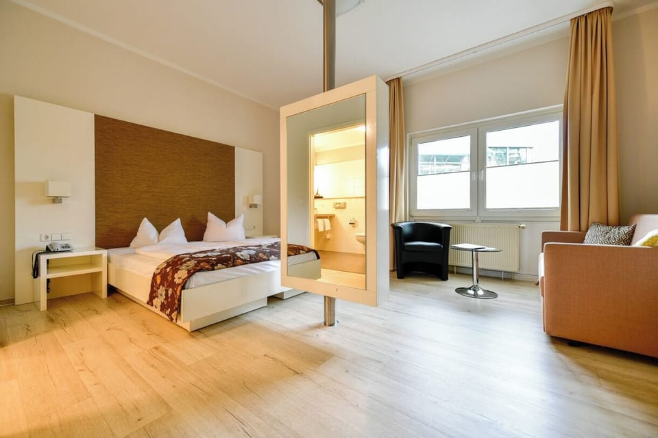 Comfort Double Room | Minibar, in-room safe, desk, free WiFi