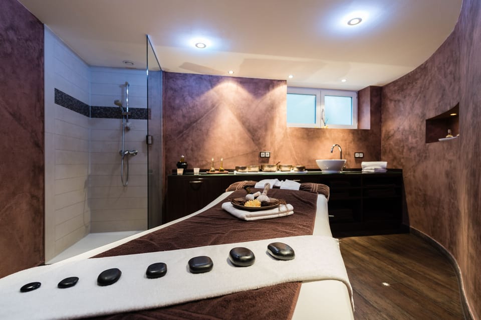 Couples treatment rooms, sauna, steam room, Turkish bath