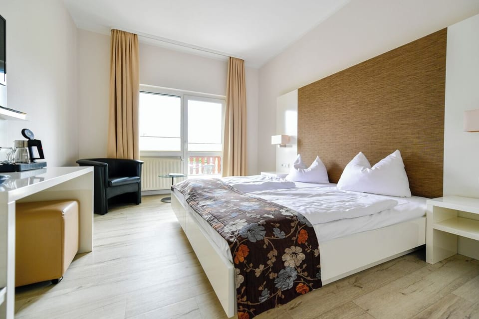 Comfort Double Room | Minibar, in-room safe, desk, free WiFi