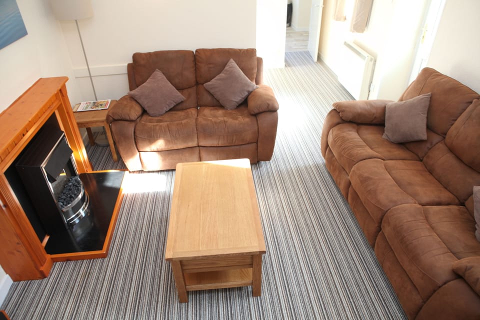 Cottage, 2 Bedrooms | 2 bedrooms, iron/ironing board, free WiFi, bed sheets