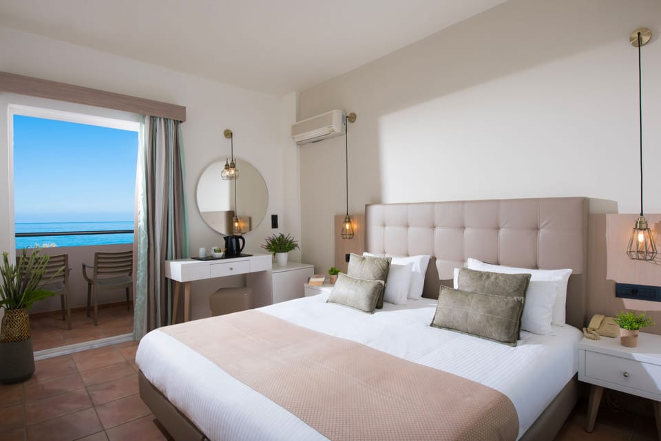 Double Room | In-room safe, desk, iron/ironing board, bed sheets