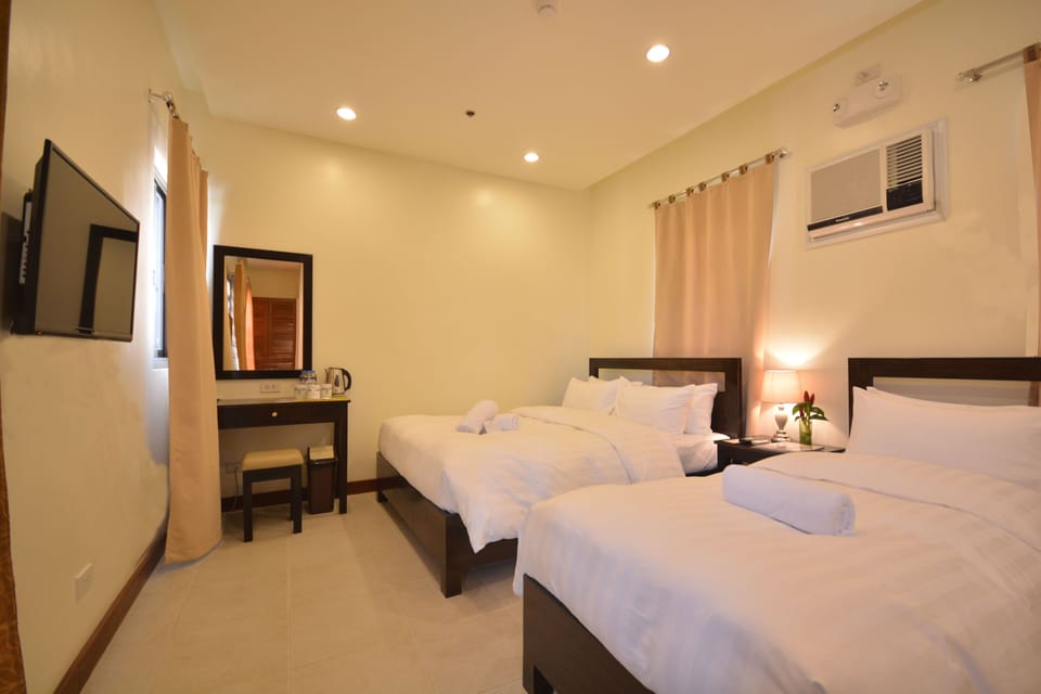 Superior Room | Desk, WiFi (free), bed sheets