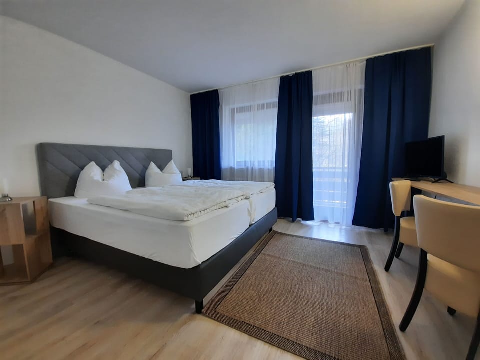Double Room, 1 Queen Bed | Blackout drapes, cribs/infant beds, free WiFi, bed sheets