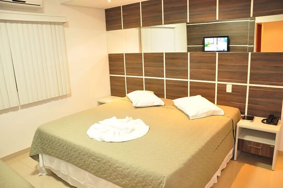 Minibar, in-room safe, desk, iron/ironing board (on request)