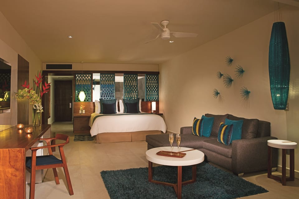 Preferred Club Superior Junior Suite Ocean View King | Minibar (free items), in-room safe, desk, laptop workspace
