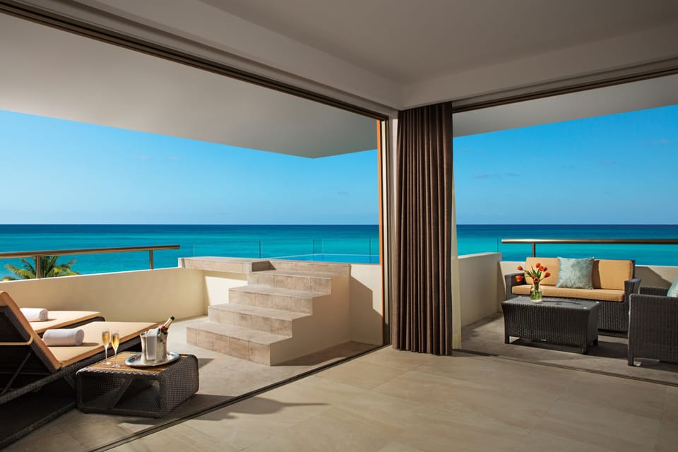 Preferred Club Junior Suite Ocean Front Plunge Pool King | Beach/ocean view