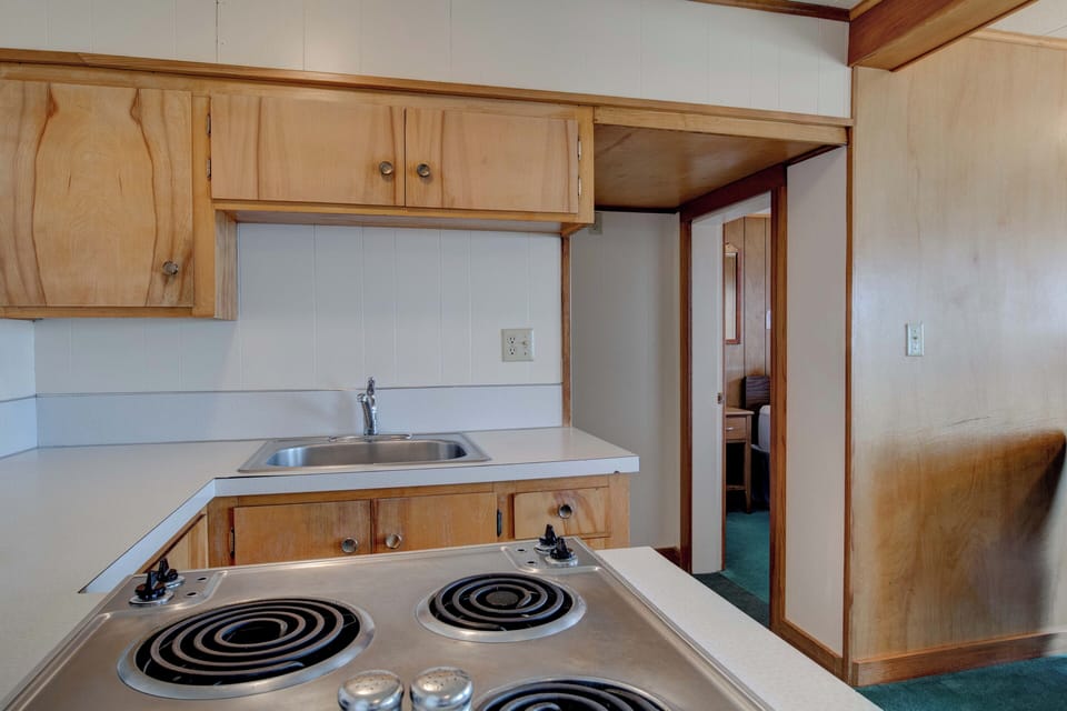 Family Oceanview Cottage, 1Bdrm Kitchen max3 | Private kitchen | Fridge, microwave, coffee/tea maker