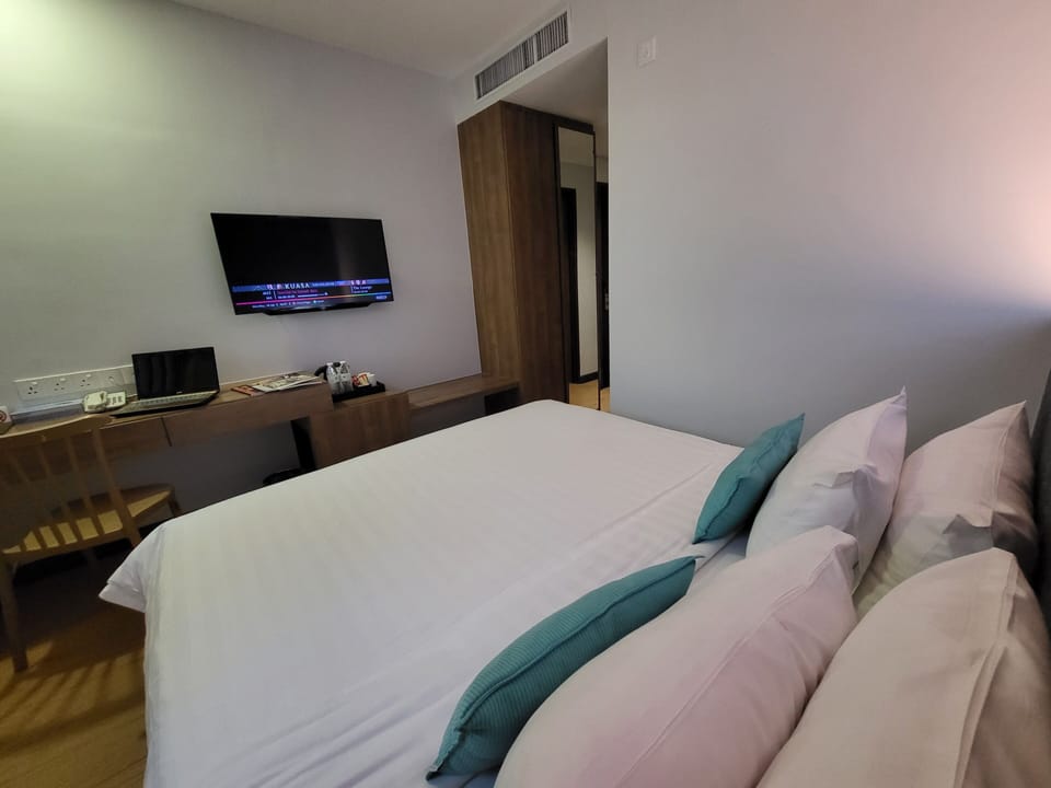 Superior Plus | Minibar, in-room safe, desk, soundproofing