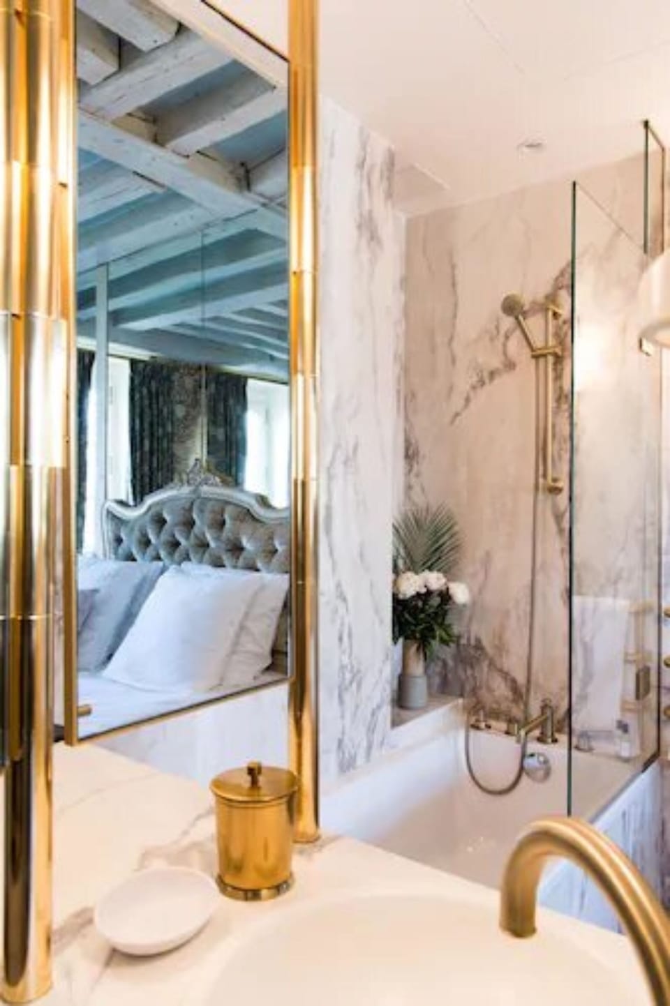 Double Room | Bathroom | Combined shower/tub, hair dryer, bathrobes, slippers