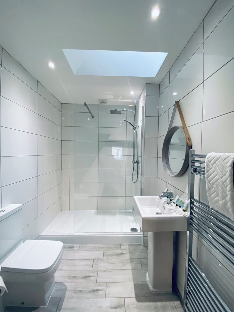 Family Room | Bathroom | Free toiletries, hair dryer, towels, toilet paper