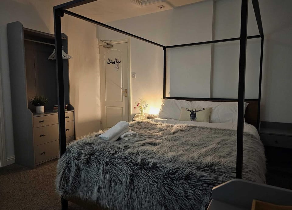 Premium bedding, desk, iron/ironing board, free WiFi