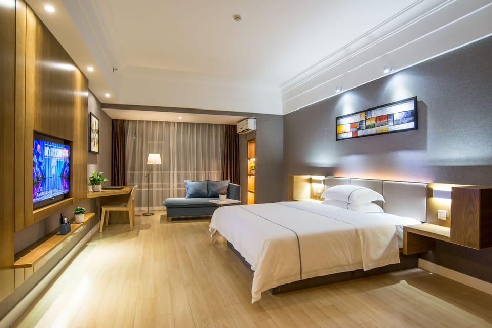 Double Room | Desk, iron/ironing board (on request), WiFi (free), bed sheets