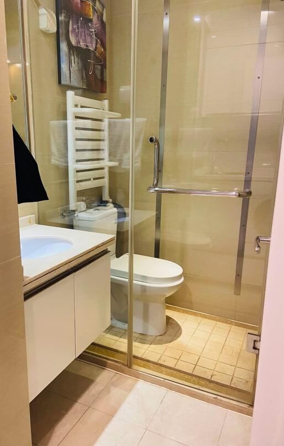 Double Room | Bathroom | Shower, free toiletries, hair dryer, slippers