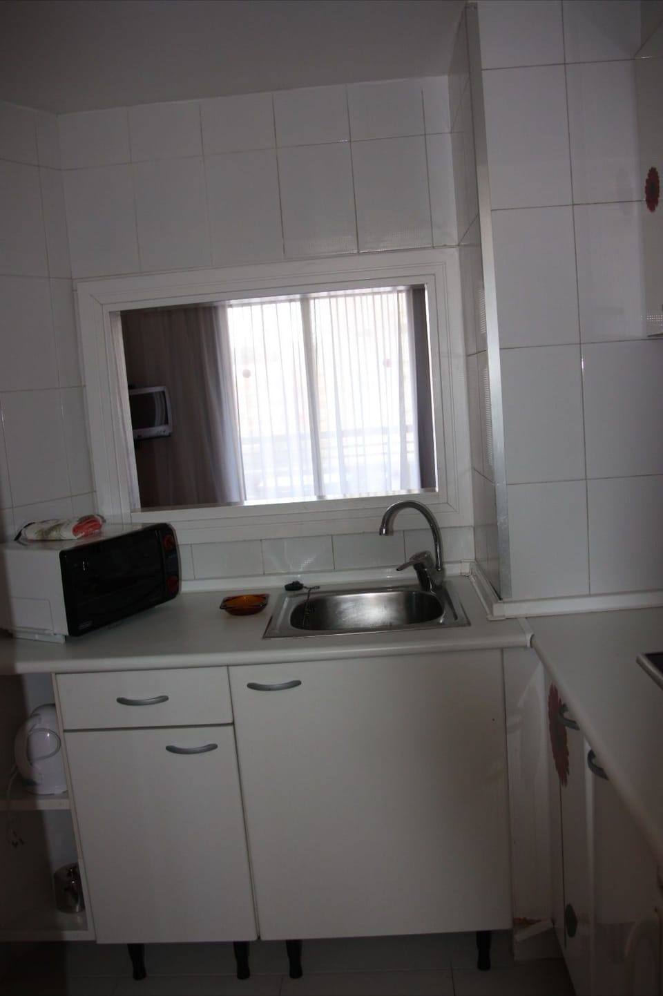 Full-size fridge, microwave, stovetop, electric kettle