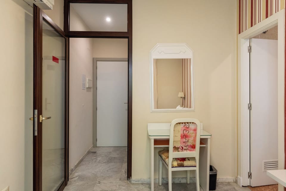 Double Room | In-room safe, desk, free WiFi, bed sheets