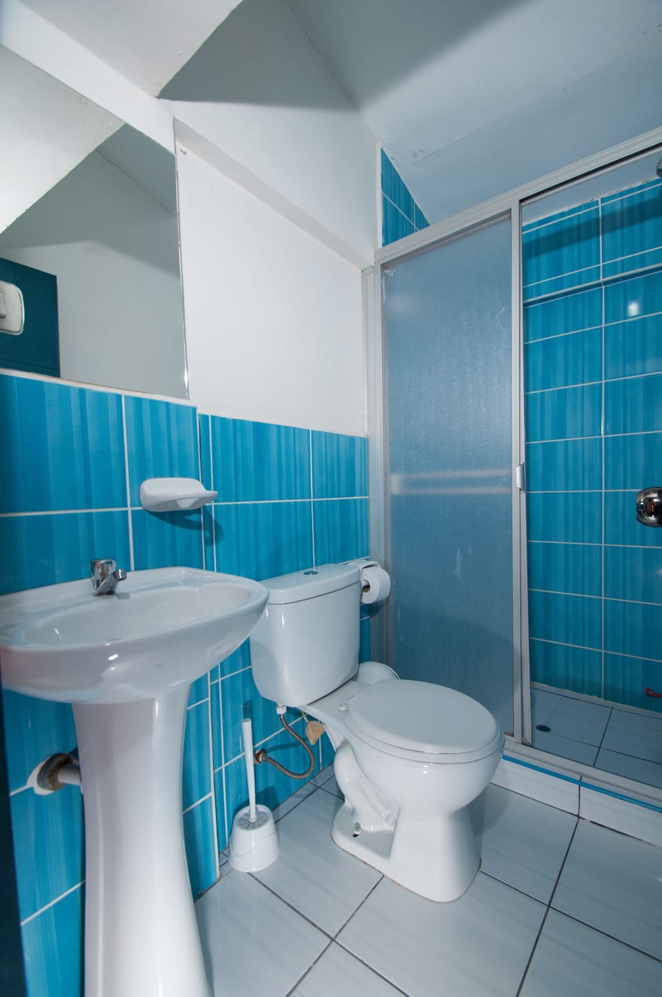 Basic Double Room | Bathroom | Shower, free toiletries, towels