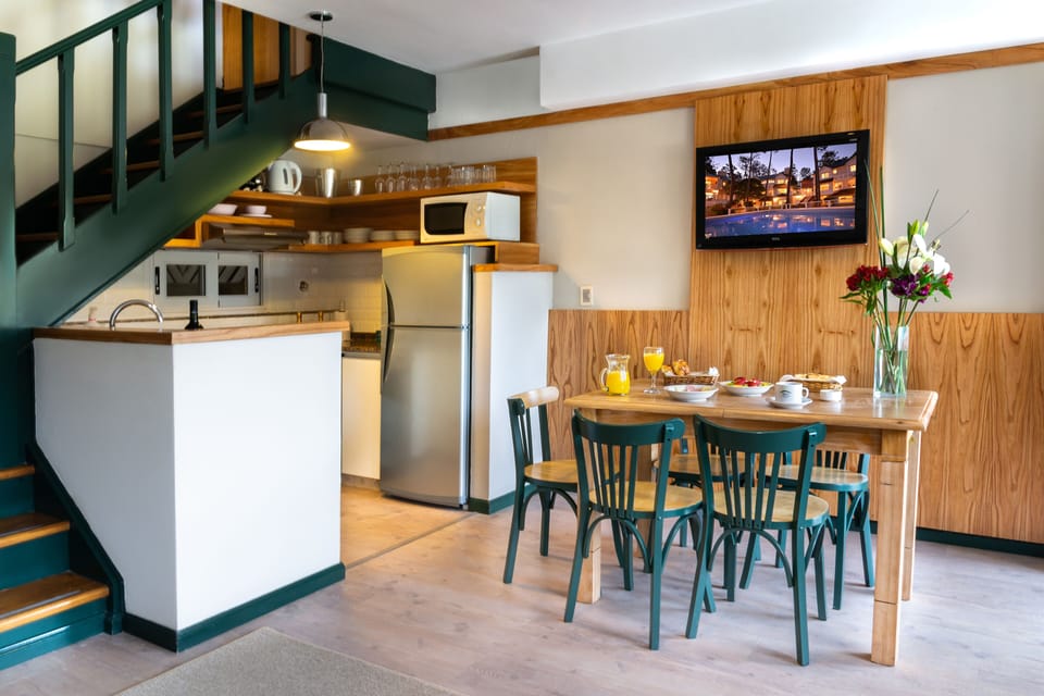 Classic Apartment, 2 Bedrooms | Private kitchen | Microwave, stovetop, electric kettle, cookware/dishes/utensils