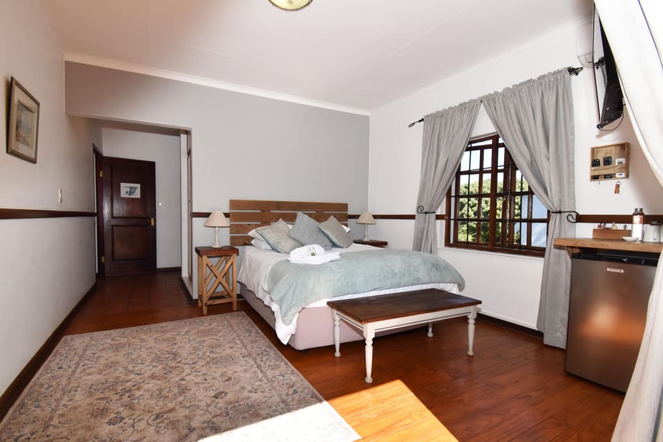 Deluxe Double Room | Desk, WiFi (free), bed sheets