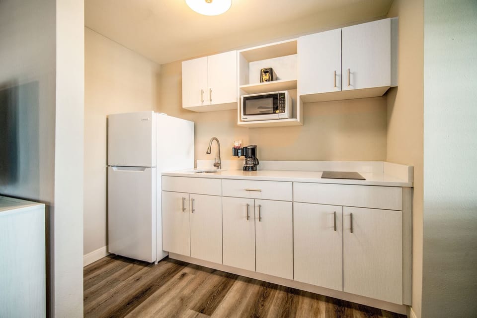 Fridge, microwave, stovetop, coffee/tea maker