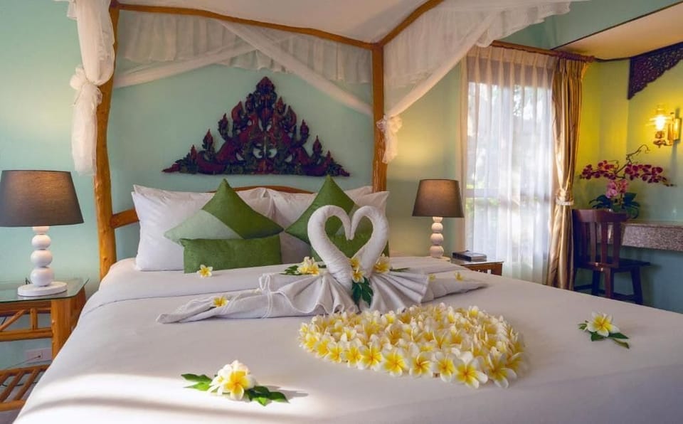 Deluxe Villa, 1 Queen Bed, Non Smoking, Garden Area | In-room safe, blackout drapes, WiFi (free), bed sheets