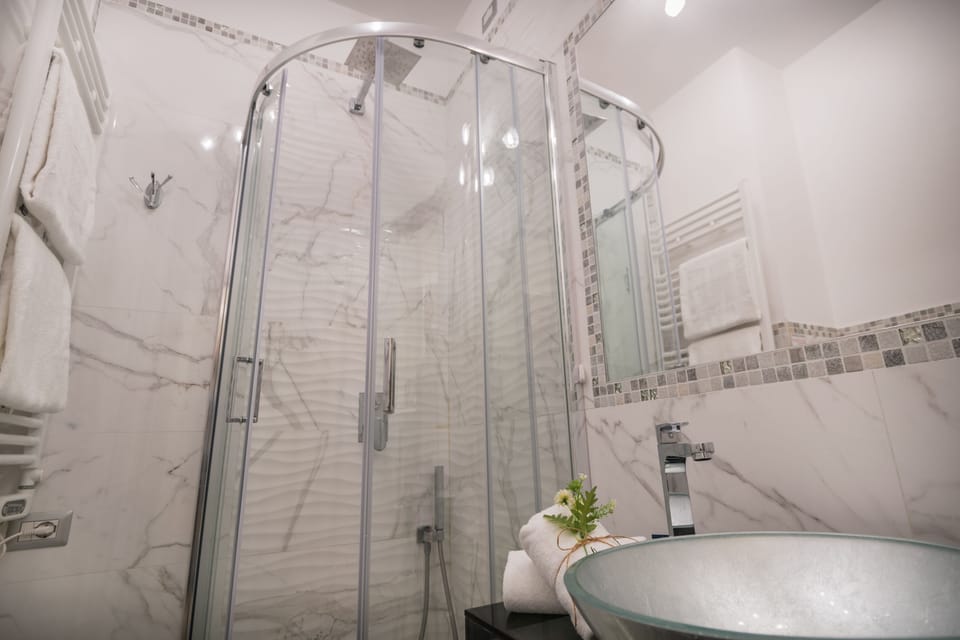 Romantic Room, 1 Bedroom (S9) | Bathroom shower