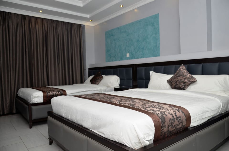 Twin Room | Premium bedding, in-room safe, desk, blackout drapes