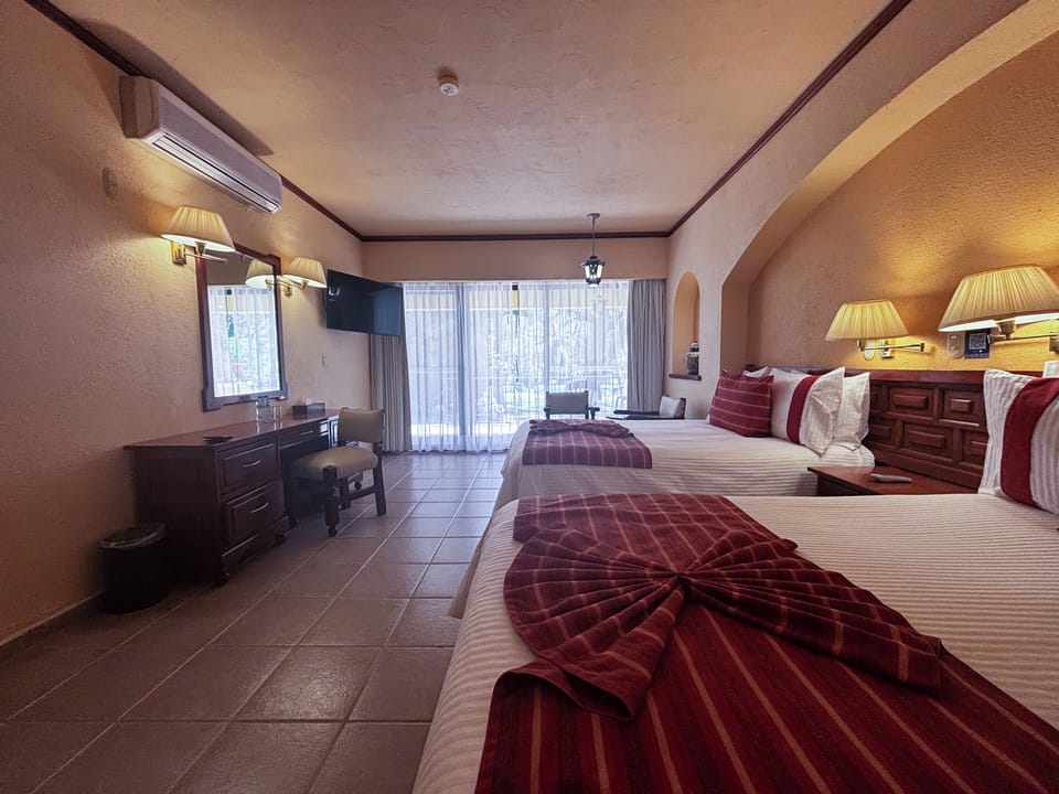Standard Room, 2 Double Beds (Preferencial) | In-room safe, blackout drapes, iron/ironing board, WiFi (free)
