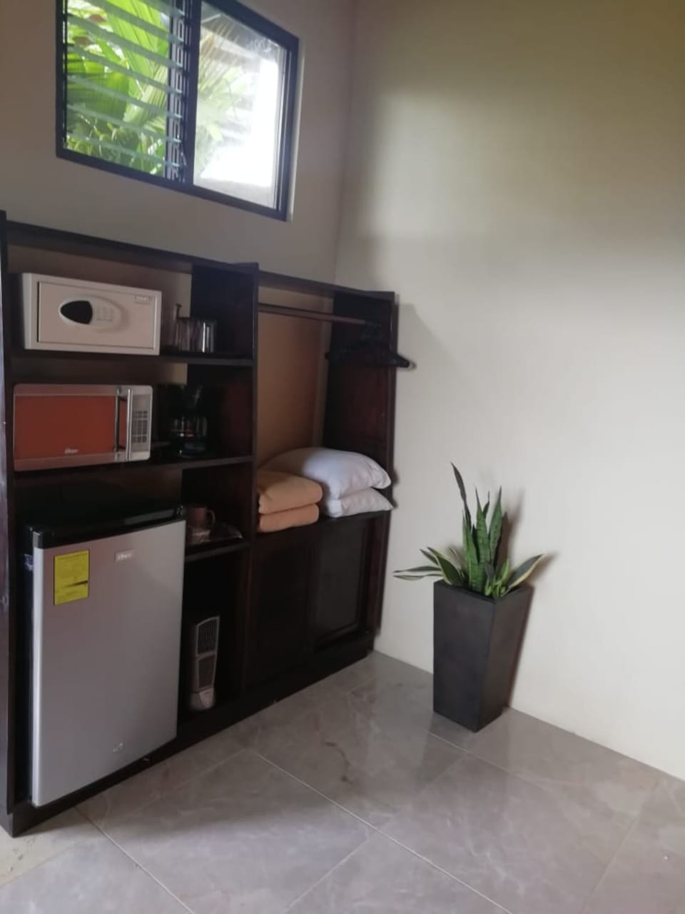 Honeymoon Room | In-room safe, iron/ironing board, free WiFi, bed sheets