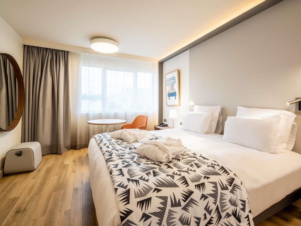 Superior Room, 1 Double Bed | Premium bedding, down comforters, pillowtop beds, minibar