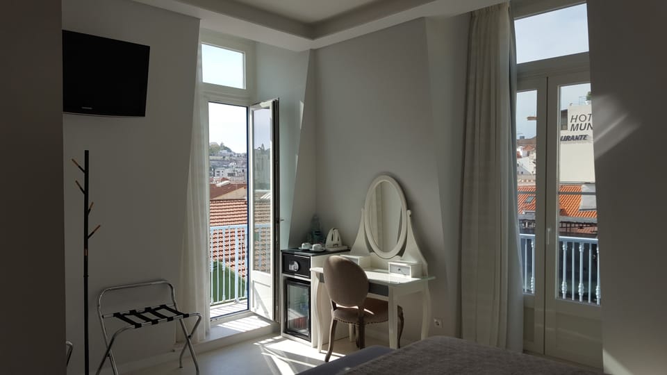 Superior Double Room, City View | In-room safe, desk, blackout drapes, soundproofing