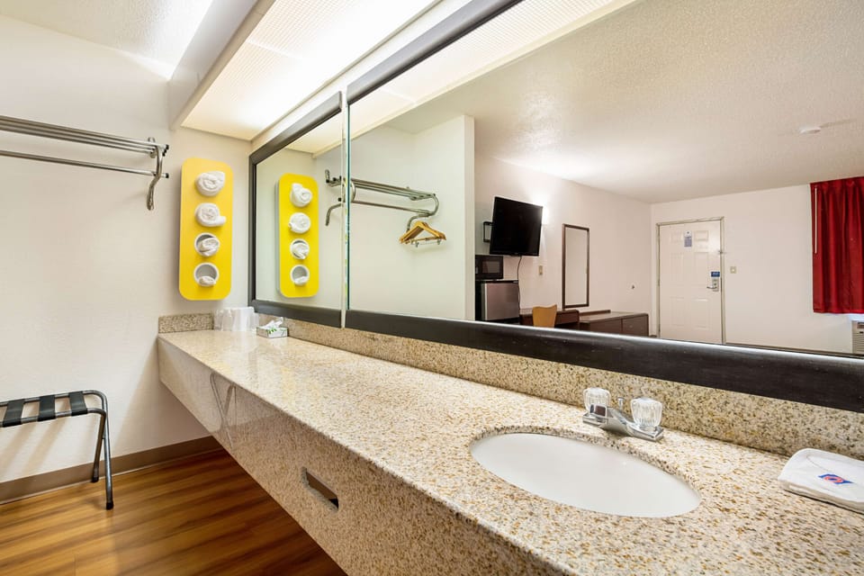 Bathroom sink