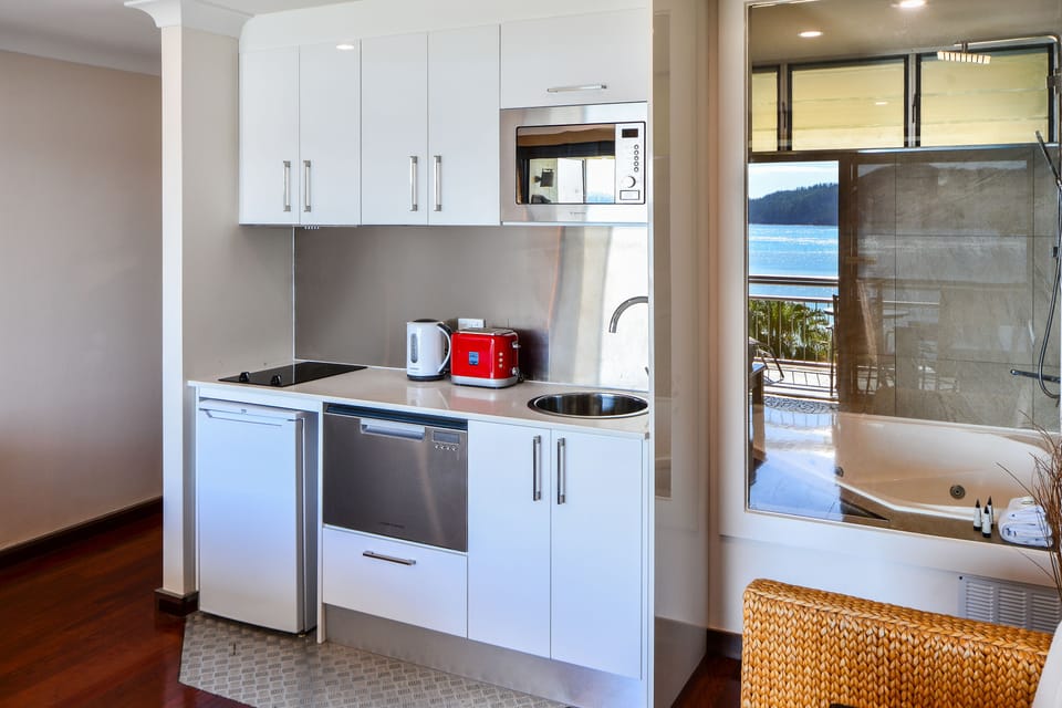 Studio Lagoon 204a  | Private kitchen | Fridge, microwave, stovetop, electric kettle
