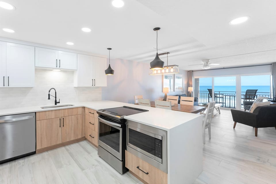 Penthouse Two-Bedroom Apartment - Oceanfront - Unit 443 | Private kitchen | Fridge, microwave, oven, coffee/tea maker