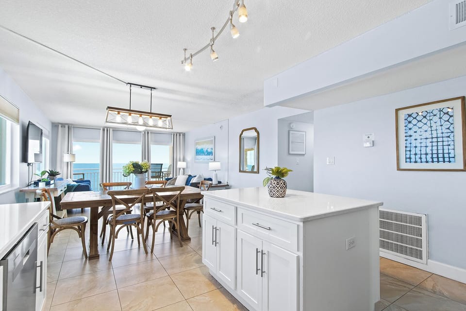 Deluxe Penthouse Apartment with Rooftop Hot Tub - Oceanfront - Unit 442 | Living area | 50-inch flat-screen TV with cable channels, TV